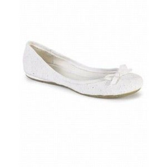 Shoes - 🆕 White Eyelet Lace Flats